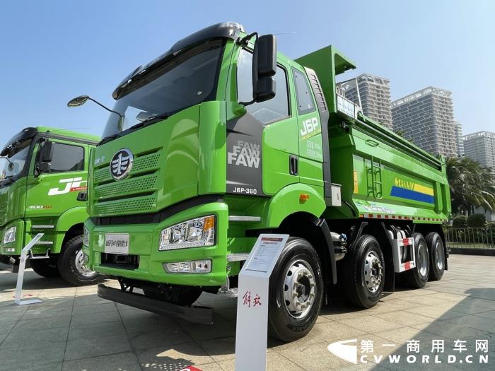 J6P 8x4轻量化渣土车.jpg